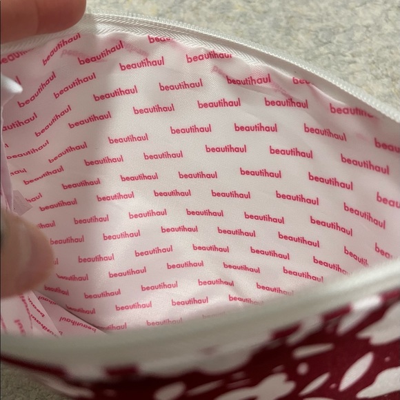 BRAND new The Cosmetics Company Store Top-Zip Make Up Case 9” X 7” - Picture 3 of 6